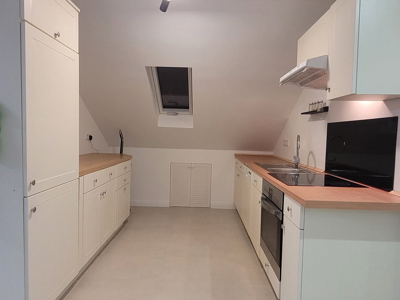 🏡 Beautiful top-floor apartment in Kottweiler-Schwanden — perfect for Americans 🇺🇸