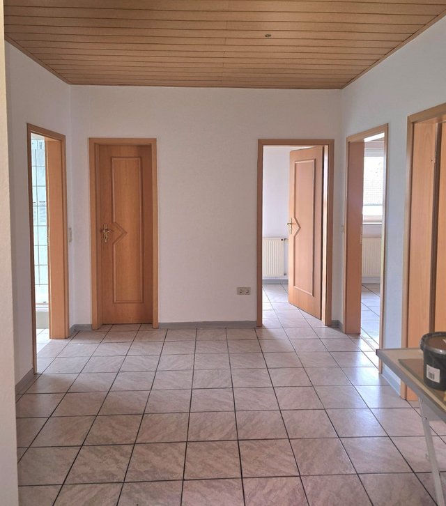 Non-furnished 3BR 1.5BA apart. w/ storage room